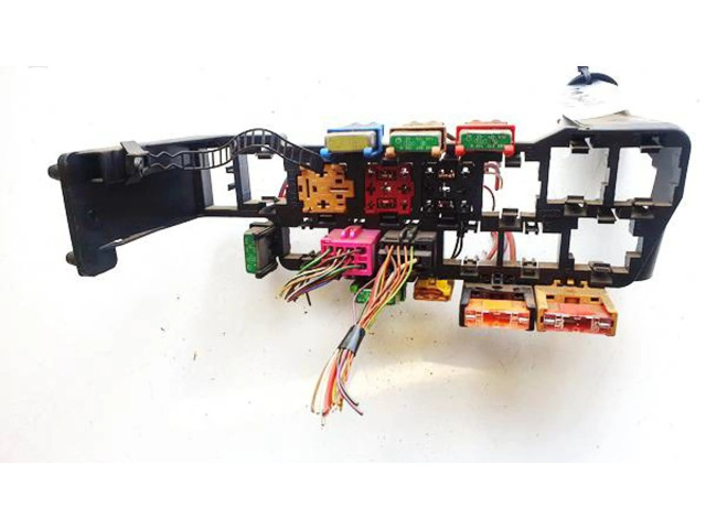 Pojistková skříňka 8d1937545 Audi A6 S6 C5 4B 2003