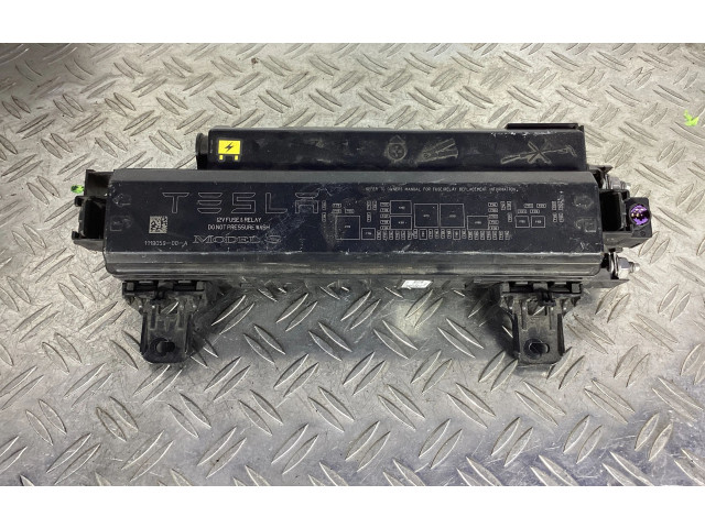 Блок предохранителей 109440500D, 111905900A Tesla Model S