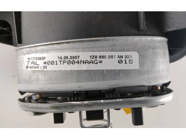 Подушка безопасности водителя 1Z0880201AN, 61772050F Skoda Octavia Mk2 (1Z)