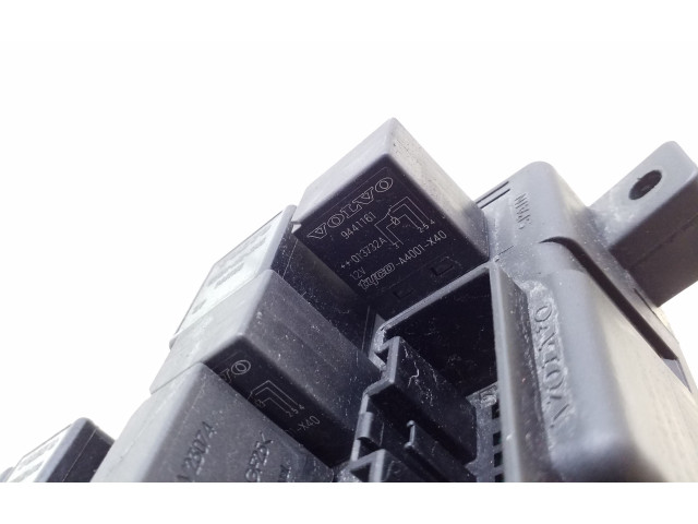 Блок предохранителей 518323324, 8637841   Volvo S60    