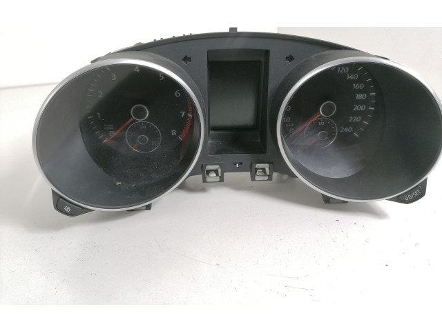 Панель приборов 5K0920870B   Volkswagen Golf VI       