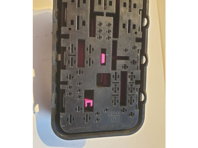 Блок предохранителей 1K0937700A, 15345261 Volkswagen Touran I