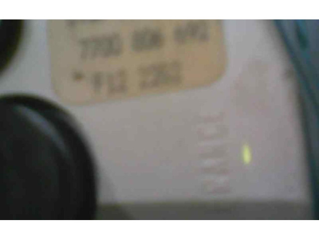 Панель приборов 7700806692 Renault Clio I