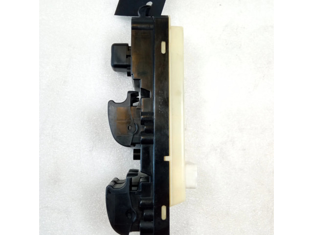 Включатель электрических окон