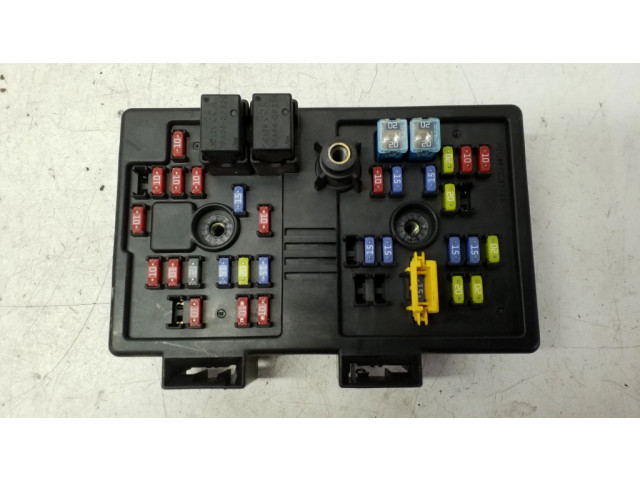 Блок предохранителей 96821082 Chevrolet Captiva