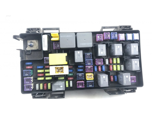 Блок предохранителей 68165691AB, 68165691AC Jeep Grand Cherokee