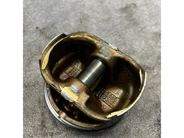  Поршень    Chevrolet Captiva для бензинового двигателя 2.4