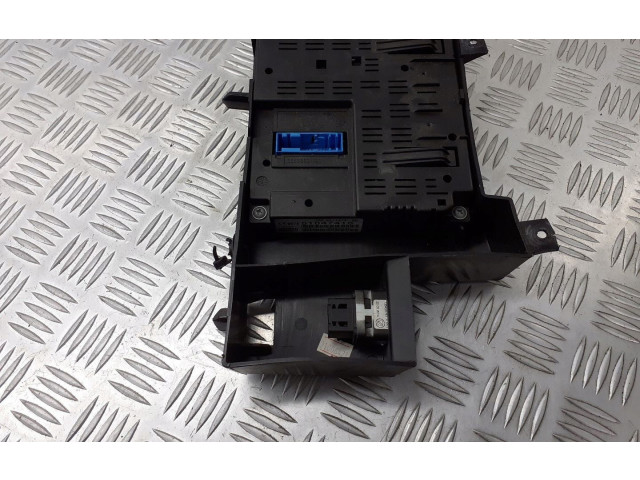 Блок предохранителей 51778008, 503440200506 Fiat Linea