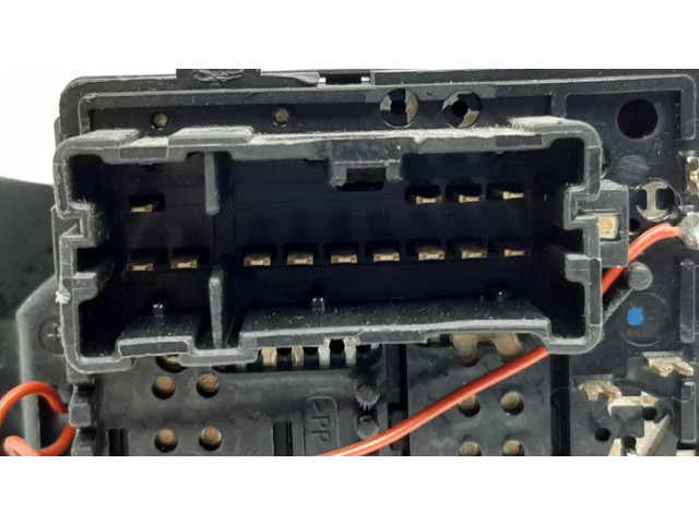 Ручка стеклоочистителей E1109568 Dacia Logan II