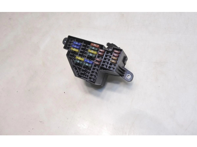 Блок предохранителей     Audi A3 S3 A3 Sportback 8P    