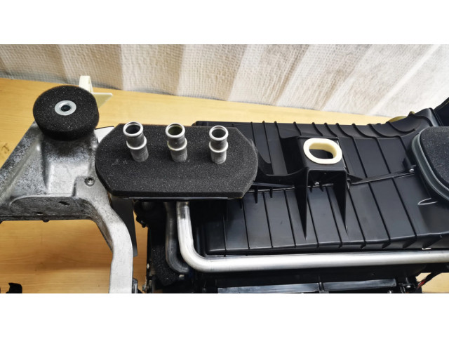 Балка крепления панели