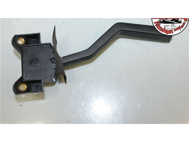 Ручка стеклоочистителей 1363016   Volvo 940