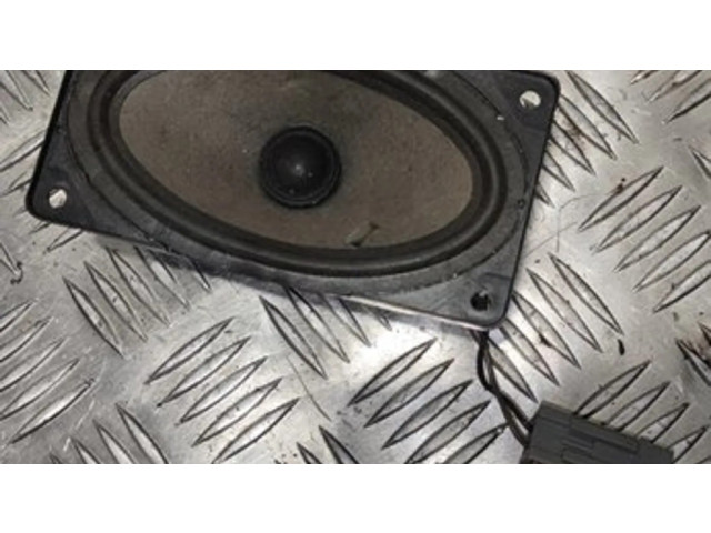 Громкоговоритель (громкоговорители) в передних дверях