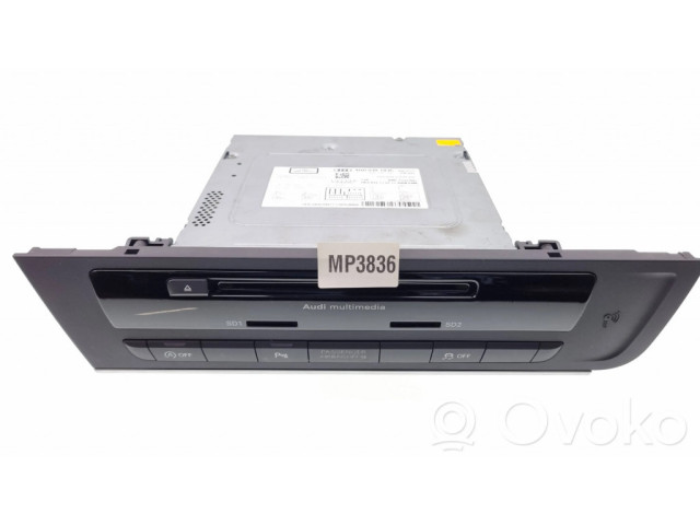 Радио/ проигрыватель CD/DVD / навигация