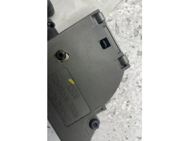 Ручка стеклоочистителей 7700765532 Renault 21