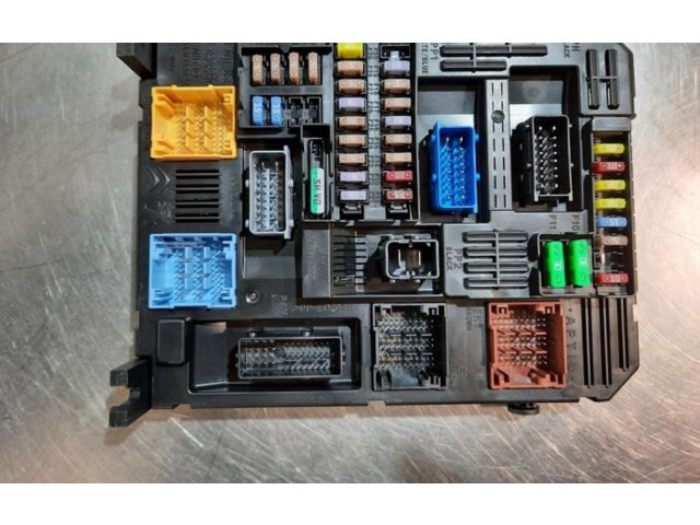 Блок предохранителей 9832880280 Citroen C3 Aircross