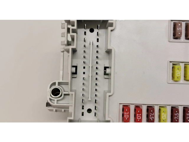 Блок предохранителей  50521891   Alfa Romeo Giulietta    