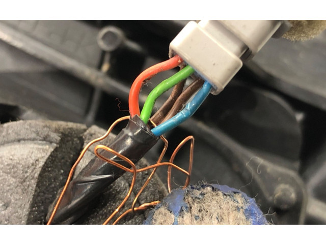 Zpětné zrcátko Mitsubishi Colt 2004