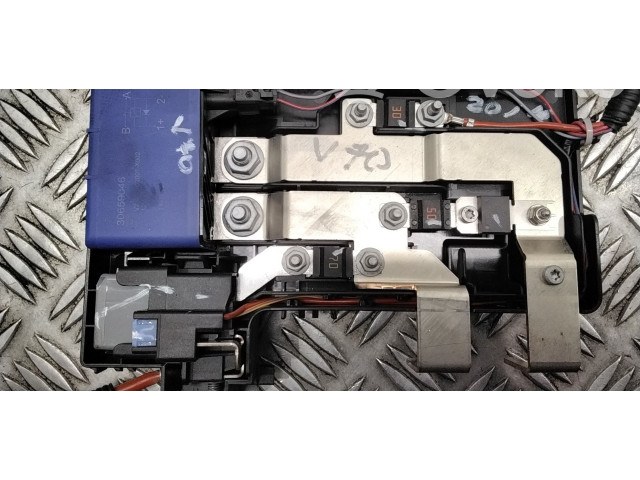 Блок предохранителей 31337182, 31327712   Volvo V70    