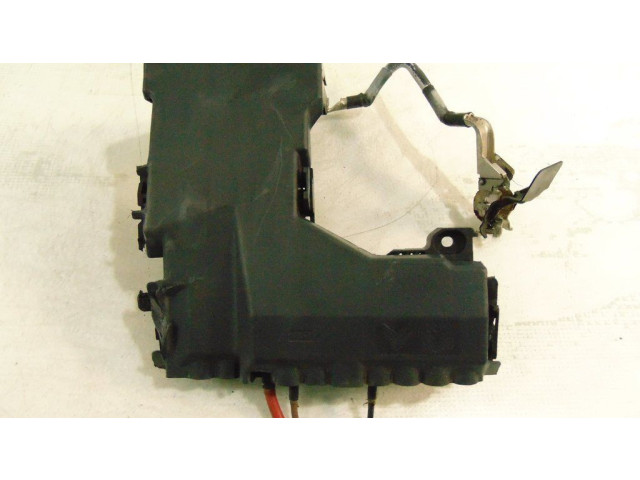 Плюсовый провод (аккумулятора)