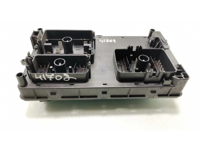 Блок предохранителей 13222782 Chevrolet Orlando