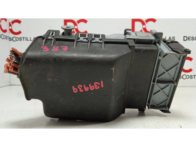 Pojistková skříňka 13222786 Chevrolet Cruze 2010