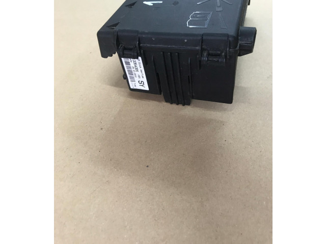 Блок предохранителей     Opel Meriva B    