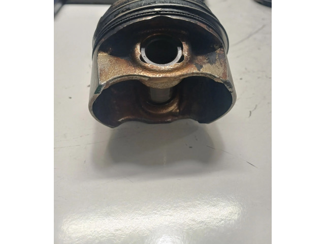 Píst 12638854 Opel Astra K