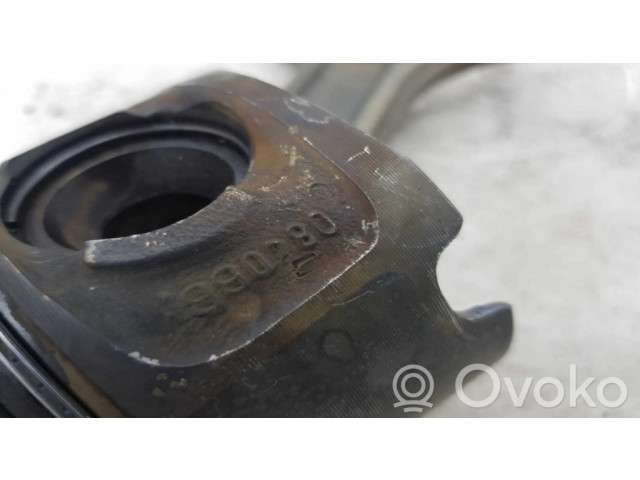 Píst 08408B BMW 5 E60 E61 pro naftový motor 2.0