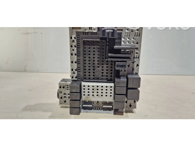 Блок предохранителей 30657428, 02W423   Volvo S80    