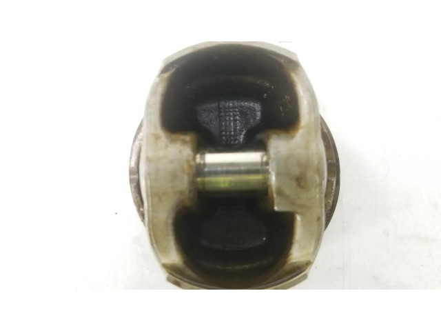 Píst 11257613626 BMW X6 E71 pro benzínový motor 4.4