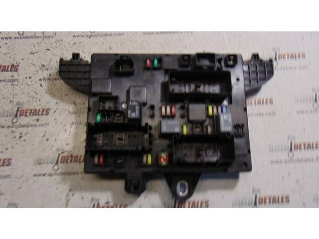 Pojistková skříňka 365927271 Vauxhall Astra 2011