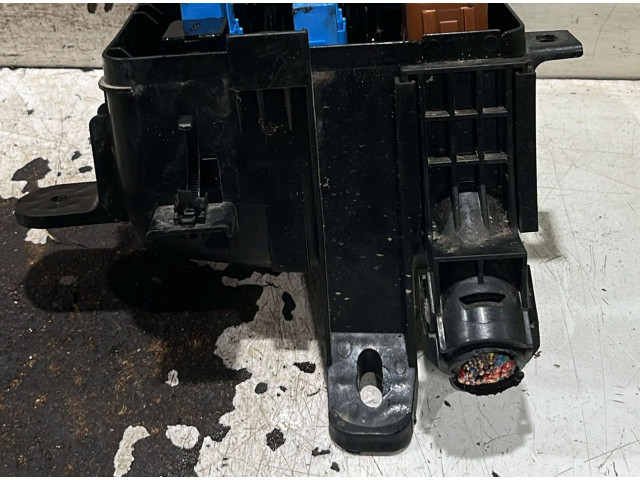 Pojistková skříňka Nssan Leaf I (ZE0) 2007