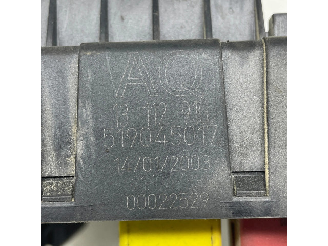 Блок предохранителей 519045017, 00022529 Vauxhall Vectra C