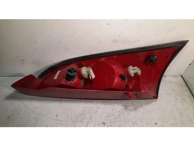 Задний фонарь правый 1M5113404A, CW170R Ford Focus 1998-2004 года