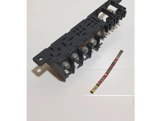 Блок предохранителей  8L0941822A, 890083000   Audi A6 S6 C5 4B    