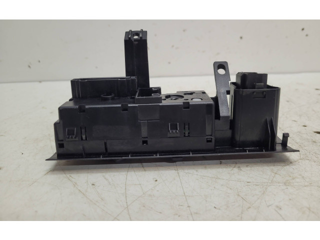 Блок управления климат-контролем    Volkswagen Transporter  Caravelle T5