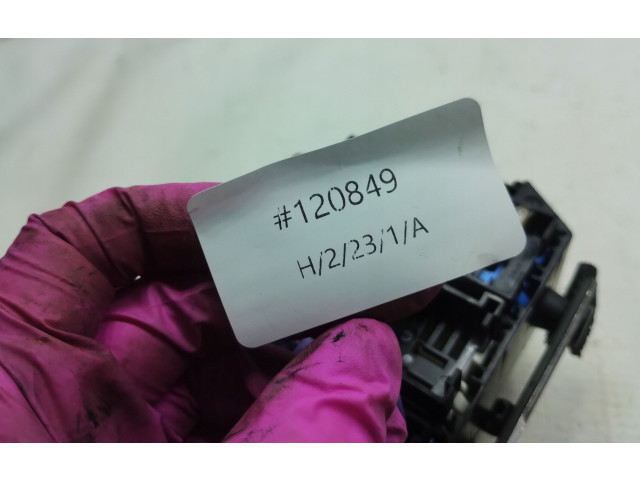 Блок предохранителей  8200003634, 8200003634   Renault Clio III    