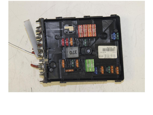 Блок предохранителей 1K0937125A   Volkswagen Jetta V    