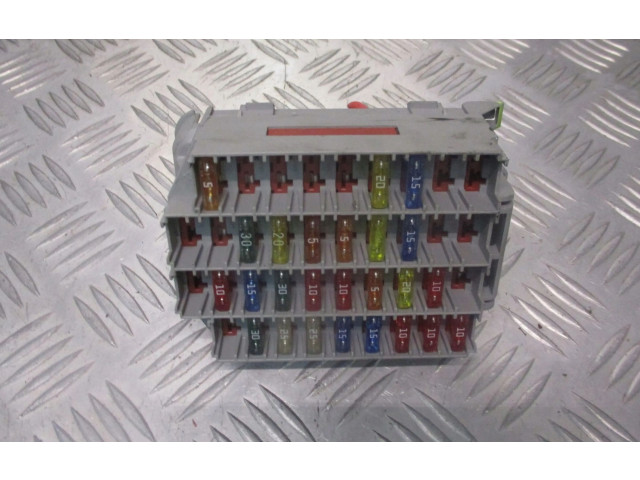 Блок предохранителей 9162439 Volvo V70