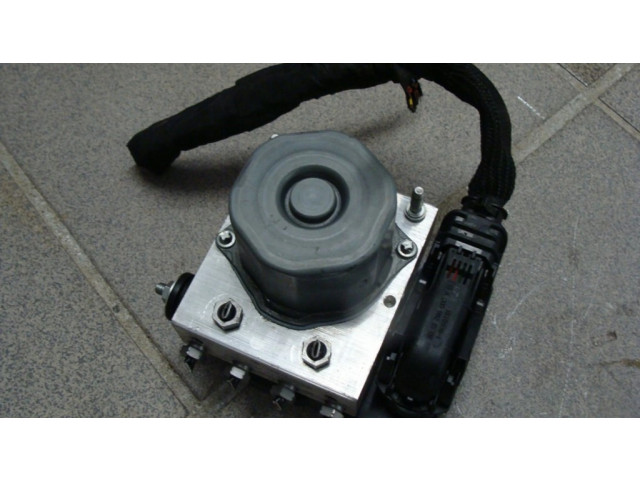 Jednotka ABS A0004313900   Mercedes-Benz GLA W156 2013