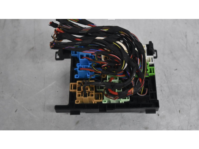 Блок предохранителей    Volkswagen Caddy    