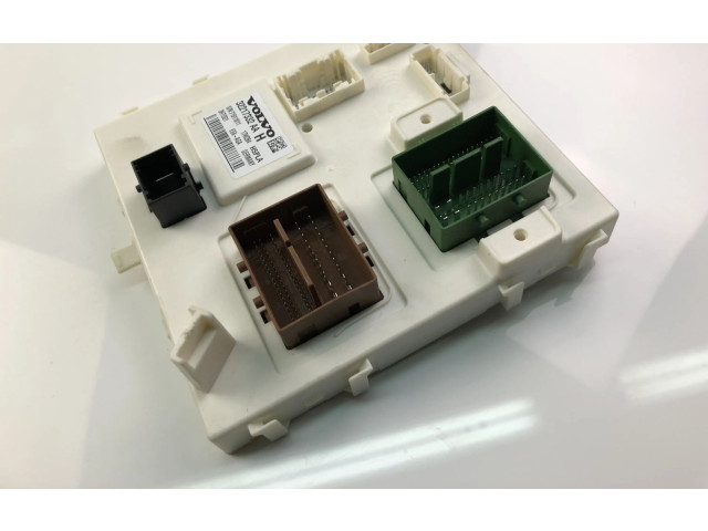 Блок предохранителей 32217332AA Volvo XC90