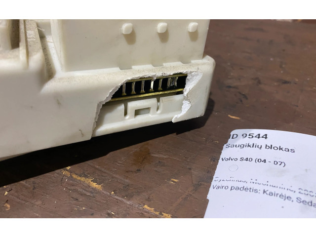 Pojistková skříňka 30728906 Volvo S40 2006