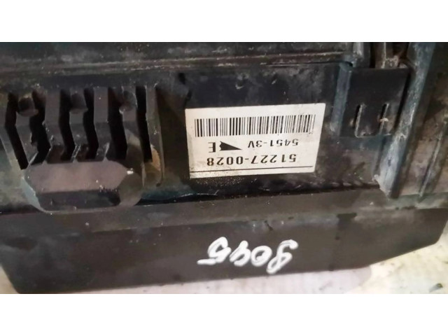 Блок предохранителей 512270028, 51227-0028 Mitsubishi Grandis