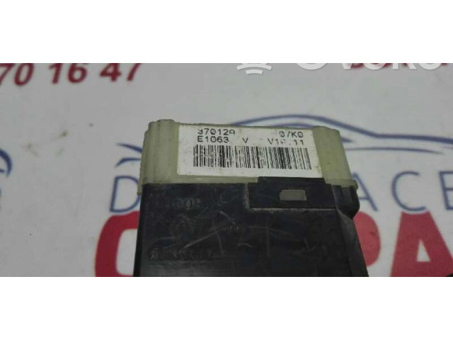 Включатель стеклоочистителей 37012A, MANDOLIMPIA   Renault Clio I   