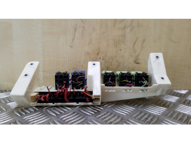 Блок предохранителей    BMW X5 E53    