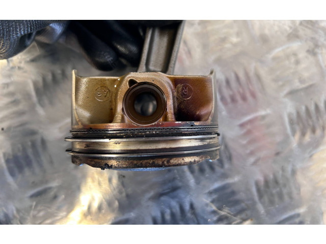 Поршень 326368 Maserati Levante