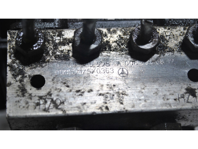 Блок АБС A0064310812, 0265285225   Mercedes-Benz  A W169  2004 - 2012 года
