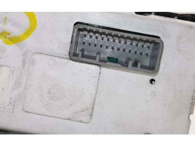 Дисплей    280348139R   Renault Clio III